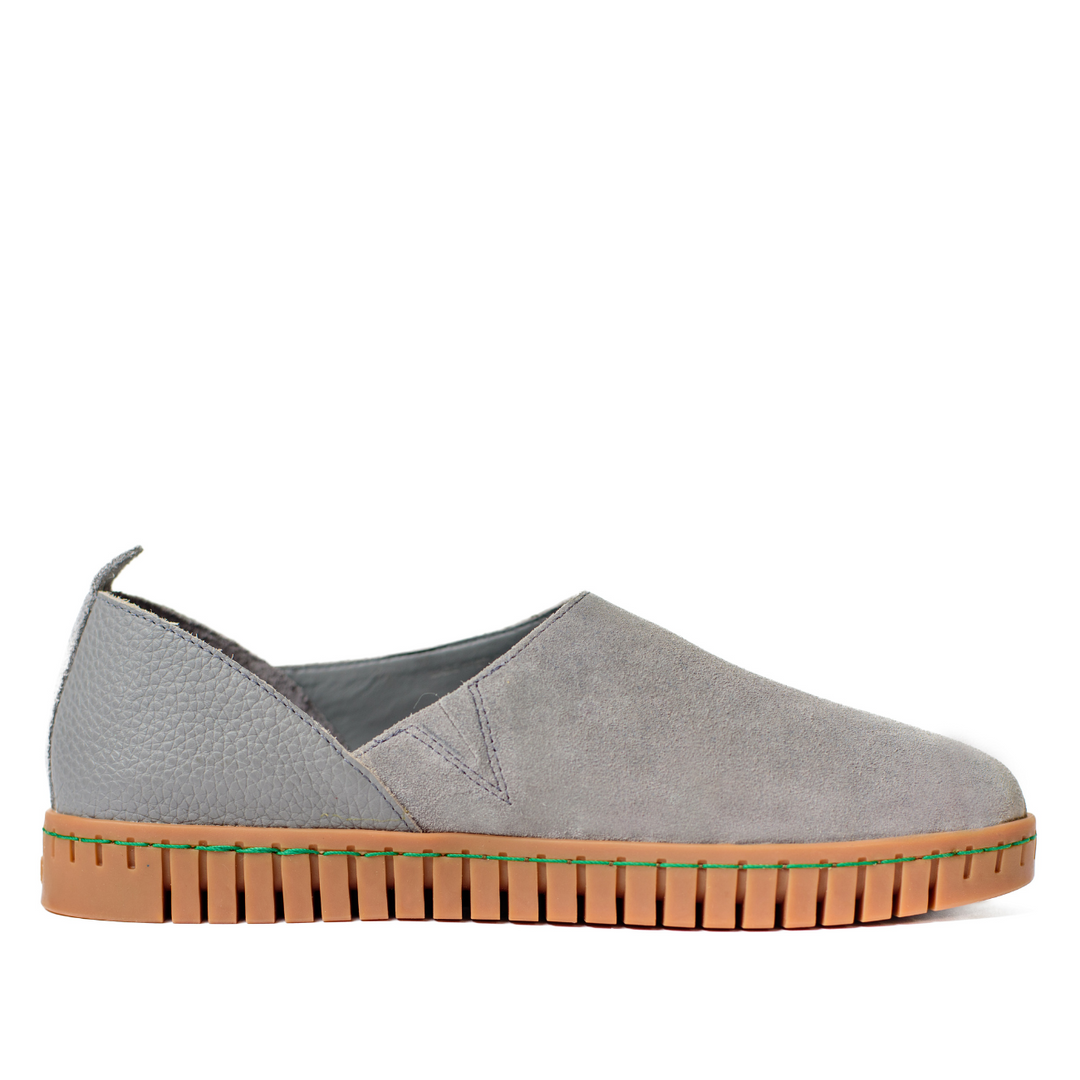 Women s grey flat shoes Italian leather SUGGIES Suggies